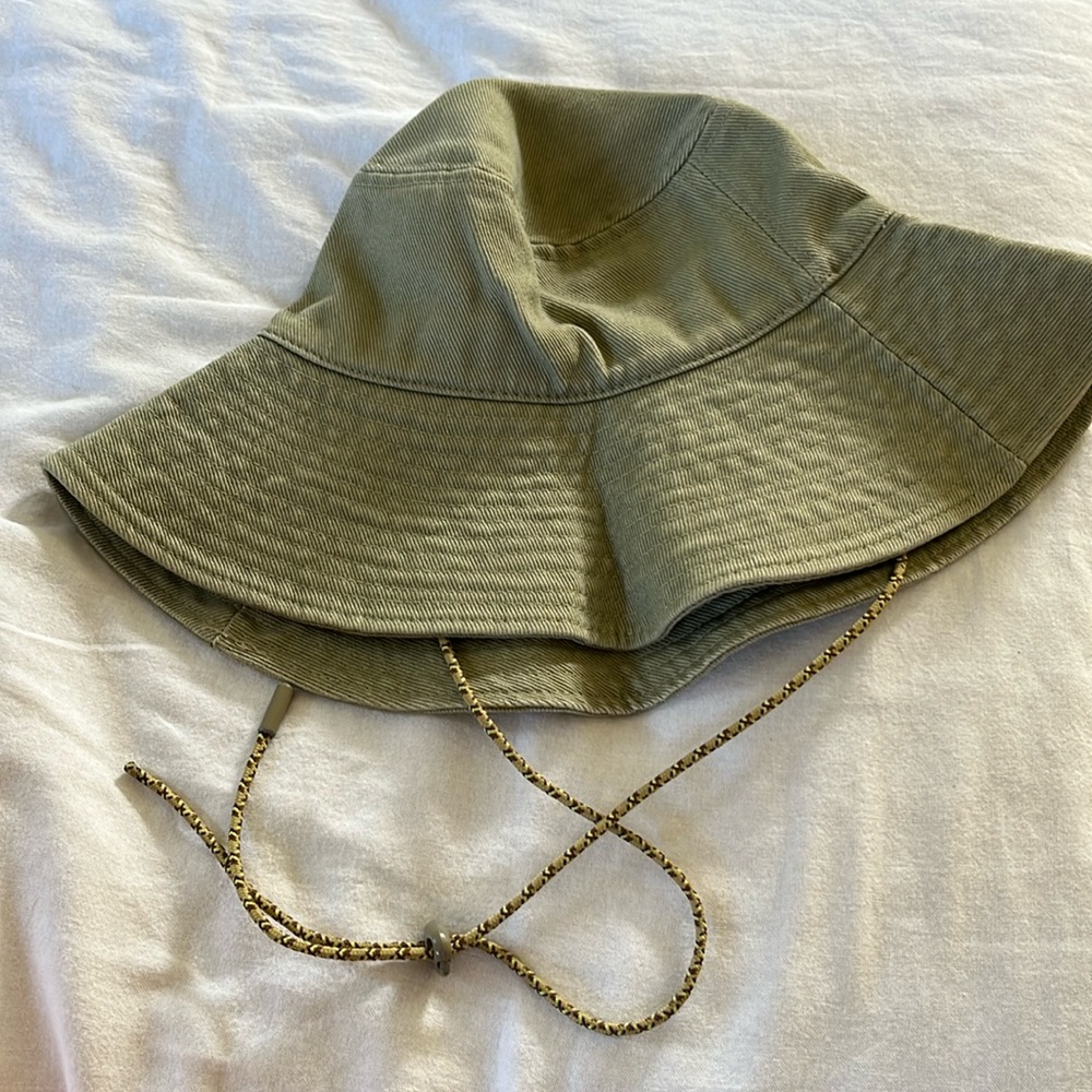 Zara bucket hat